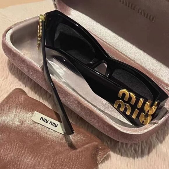 Black sunglasses for women from Miu Miu.